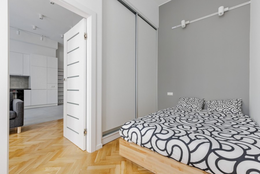 Warszawa, Śródmieście, Żurawia, Klasyczny apartament w przedwojennej kamienicy