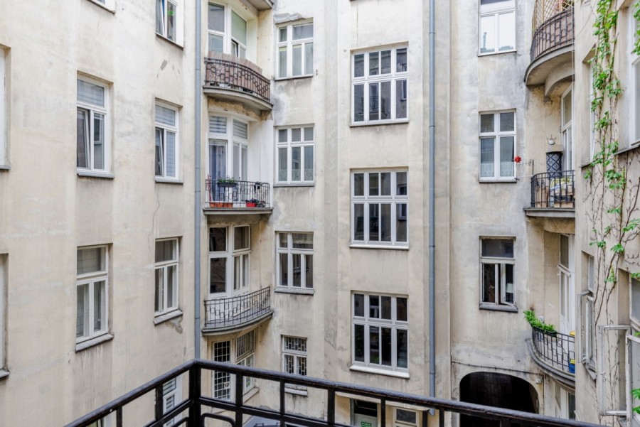 Warszawa, Śródmieście, Żurawia, Klasyczny apartament w przedwojennej kamienicy